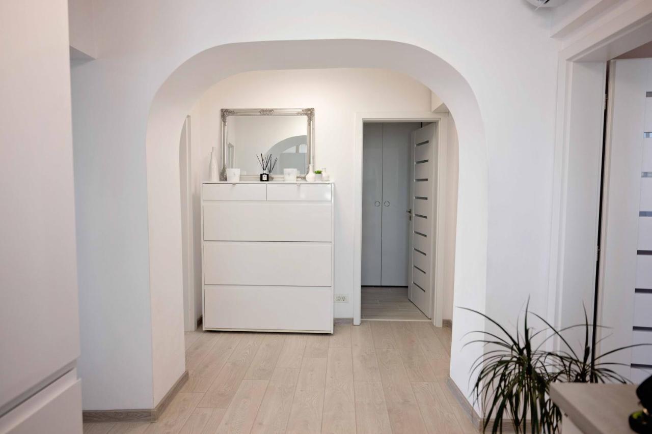 Joyful Apartment Timişoara Buitenkant foto