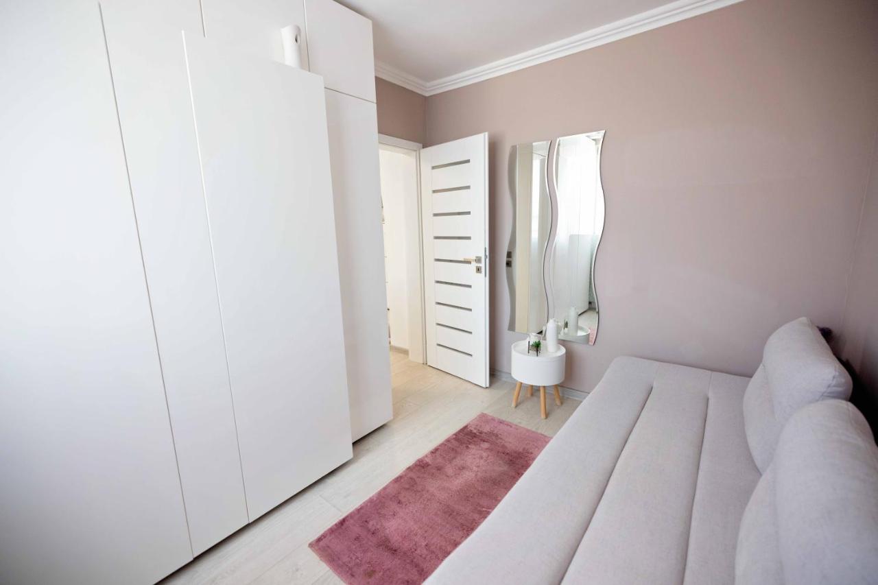 Joyful Apartment Timişoara Buitenkant foto