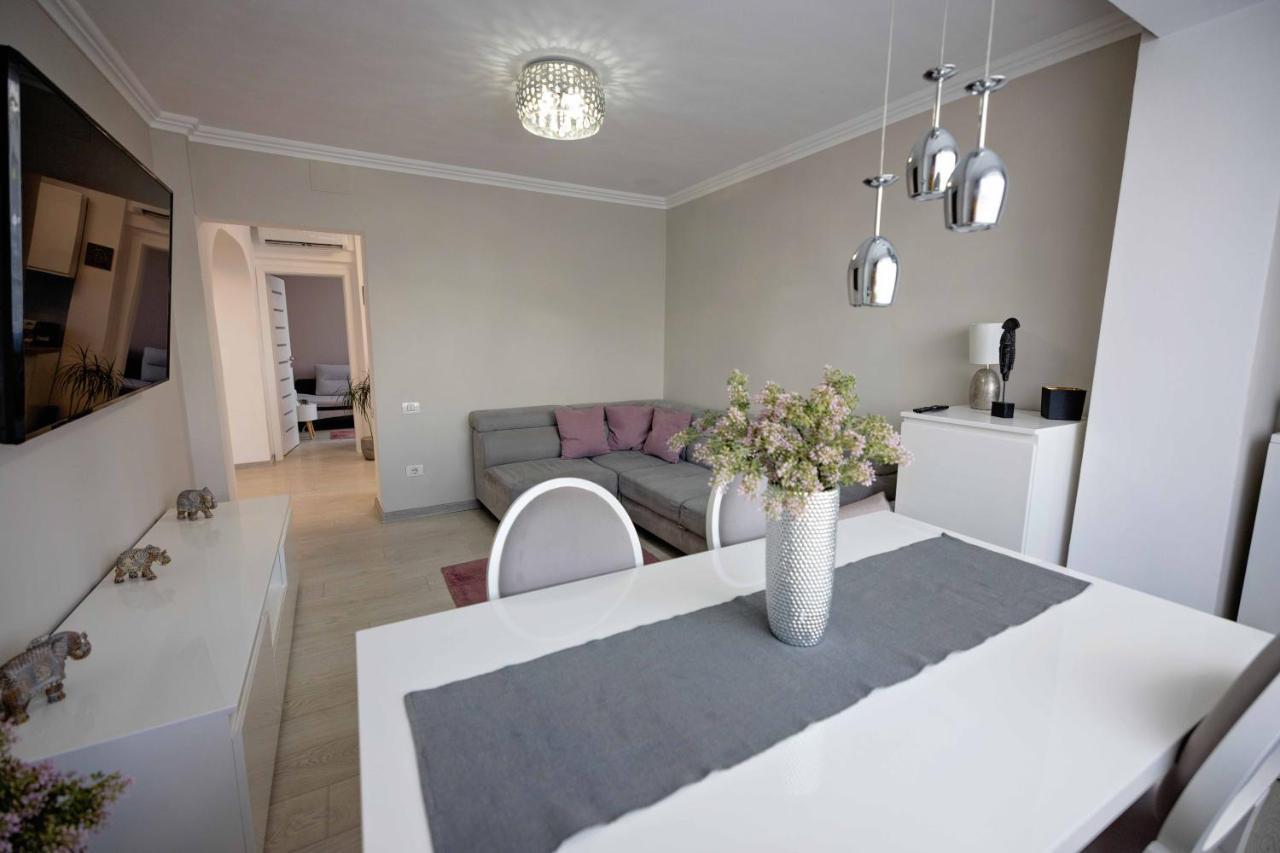 Joyful Apartment Timişoara Buitenkant foto
