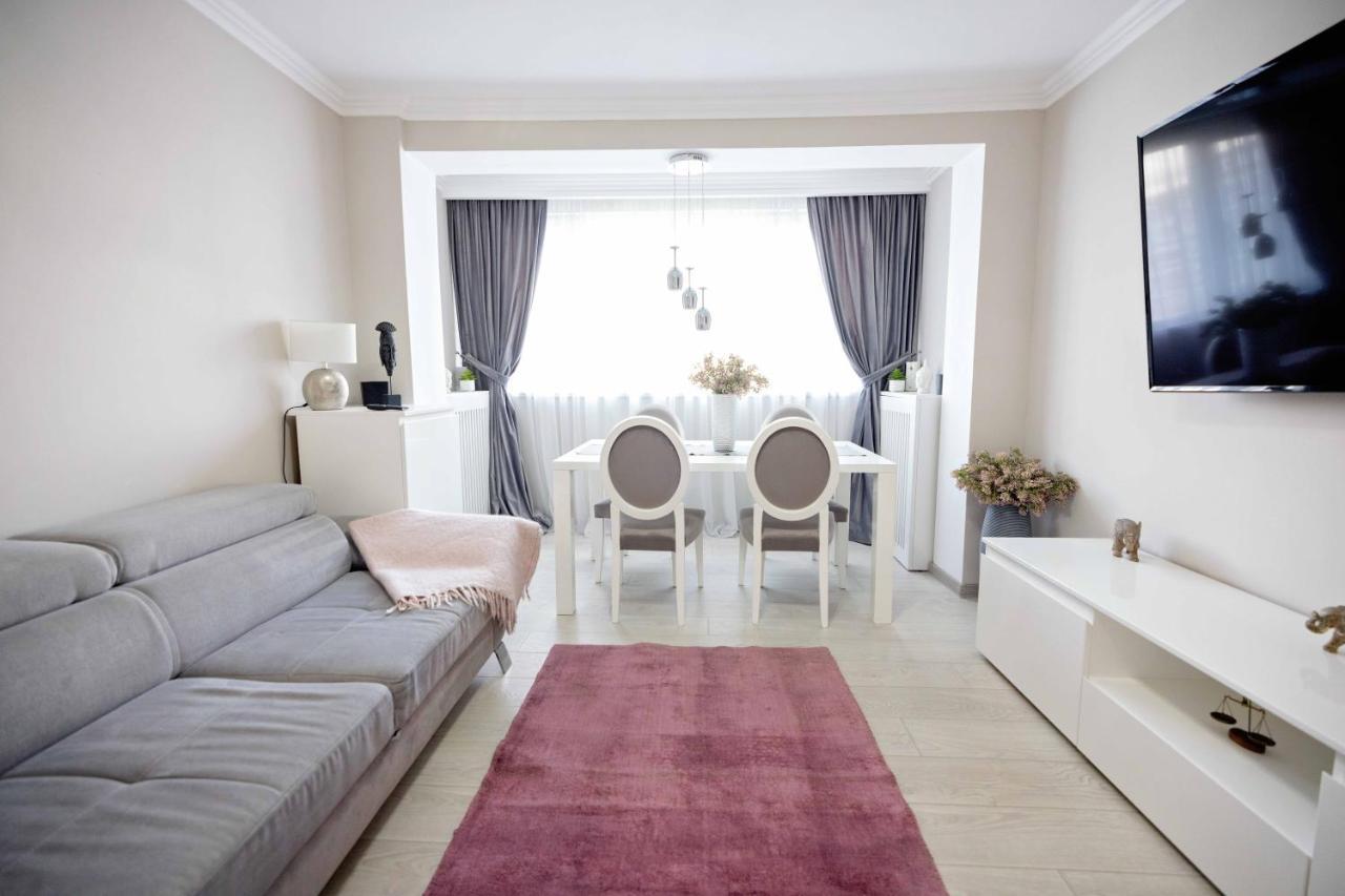 Joyful Apartment Timişoara Buitenkant foto